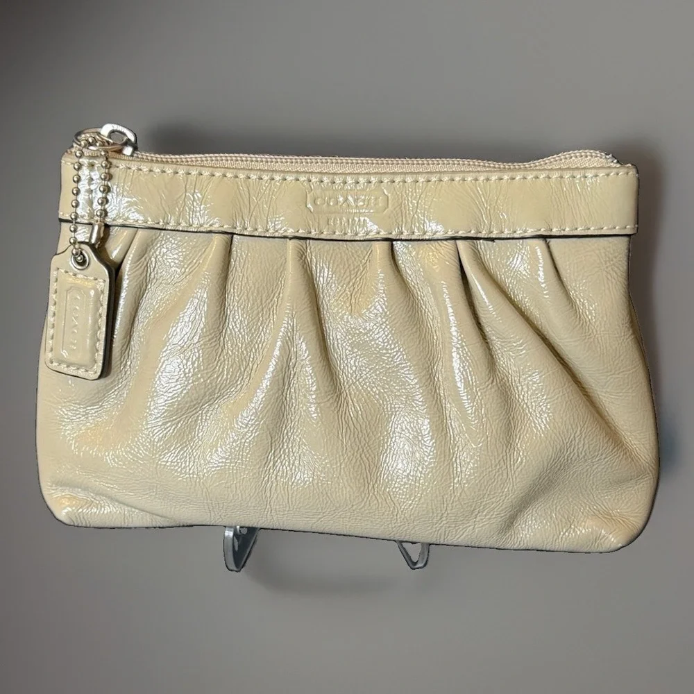 Coach Madison Pleated Patent Leather Wristlet Beige Cream Detachable Strap Y2K
